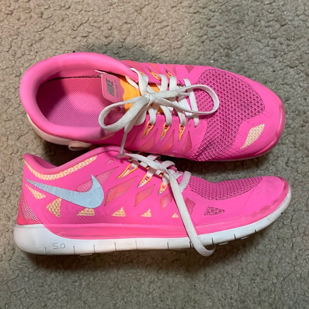 Nike pink tennis